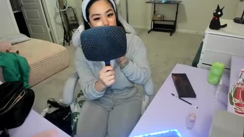 Snapshot of dolllface chatting on December 2025 02:20:01 AM DOLLLFACE online show from December 2025 02:20:01 AM