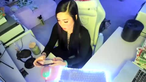 Snapshot of dolllface chatting on December 2025 02:17:02 AM DOLLLFACE online show from December 2025 02:17:02 AM