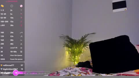 Snapshot of dollywalker chatting on December 2024 10:09:02 PM Dolly online show from December 2024 10:09:02 PM