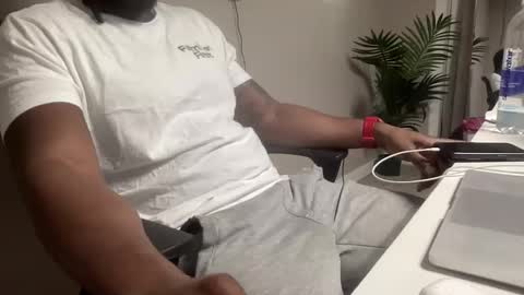 Snapshot of dolo1645 chatting on November 2025 08:09:01 PM Dolo online show from November 2025 08:09:01 PM