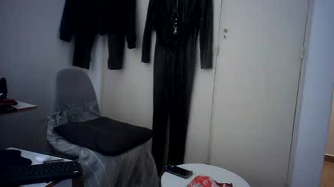 Snapshot of domfetishx chatting on October 2025 12:33:02 AM all fetishes online show from October 2025 12:33:02 AM