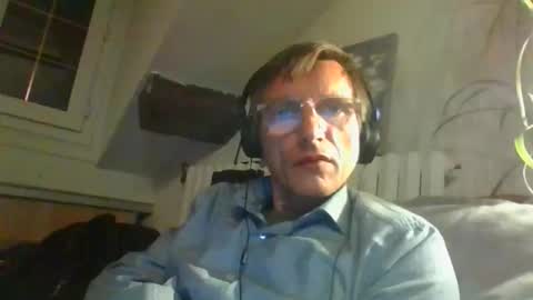 domi94300 online show from April 2026 10:12:02 PM