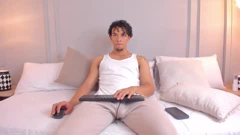 Dominick Star online show from November 2025 04:04:01 AM