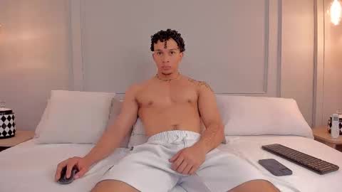 Dominick Star online show from November 2025 04:12:01 AM