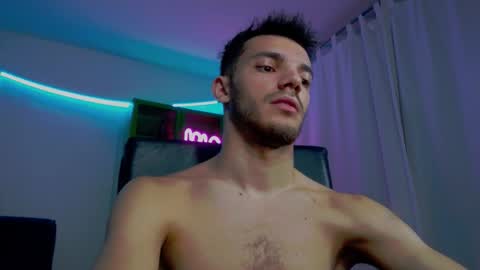 dominicvalente online show from November 2025 08:08:01 PM