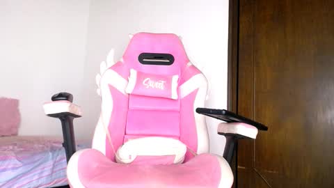 Snapshot of dominika_angel chatting on November 2025 05:28:02 AM online show from November 2025 05:28:02 AM