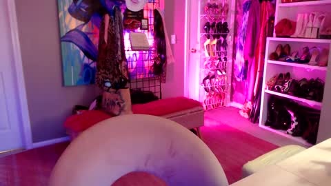 Snapshot of dommetomorrow chatting on December 2024 02:09:02 AM DommeTomorrow online show from December 2024 02:09:02 AM