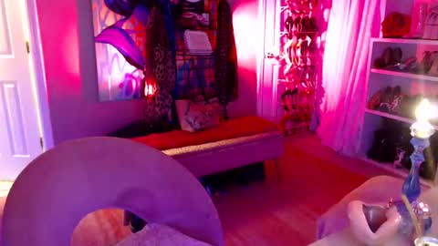 Snapshot of dommetomorrow chatting on December 2024 06:33:01 AM DommeTomorrow online show from December 2024 06:33:01 AM