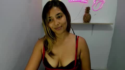 dona_tella online show from March 2026 06:34:01 PM