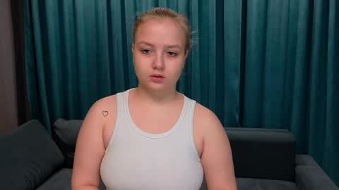 Snapshot of donna_miller__ chatting on January 2026 07:13:01 AM Emma online show from January 2026 07:13:01 AM