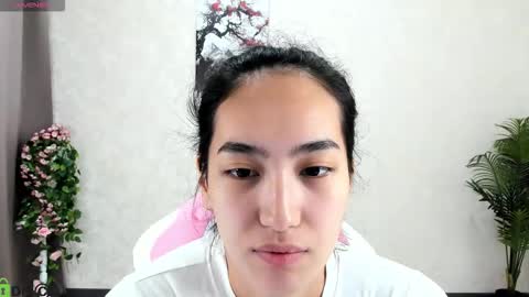 Aura online show from October 2025 01:18:01 AM