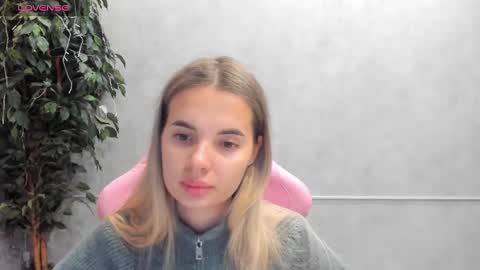 Snapshot of donnaaa_evans chatting on March 2025 11:56:02 PM Donna On GMT2 Mon-Fri 3-9 AM online show from March 2025 11:56:02 PM