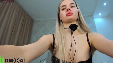 Donna On GMT2 Mon-Fri 3-9 AM online show from November 2025 12:22:01 AM