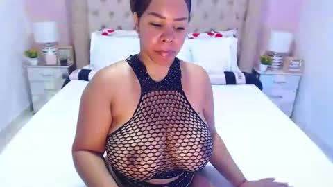Snapshot of donnaadore chatting on June 2026 04:42:01 PM Donna online show from June 2026 04:42:01 PM