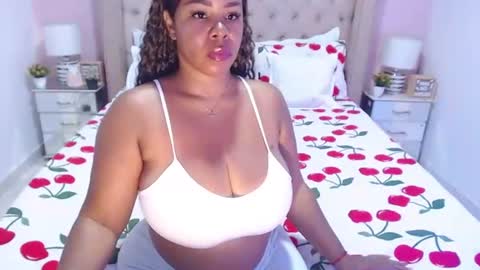 Snapshot of donnaadore chatting on July 2026 03:05:01 PM Donna online show from July 2026 03:05:01 PM