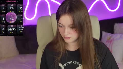 DONNA online show from November 2025 08:10:01 PM