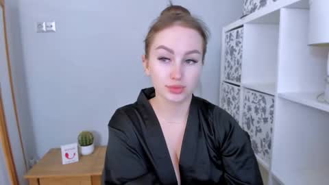 Snapshot of donnasensual chatting on November 2025 09:09:01 PM DonnaSensual online show from November 2025 09:09:01 PM