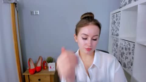 Snapshot of donnasensual chatting on November 2025 05:23:02 PM DonnaSensual online show from November 2025 05:23:02 PM