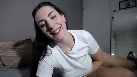 Snapshot of dontcallmeangel_ chatting on February 2025 11:00:01 PM Iara online show from February 2025 11:00:01 PM