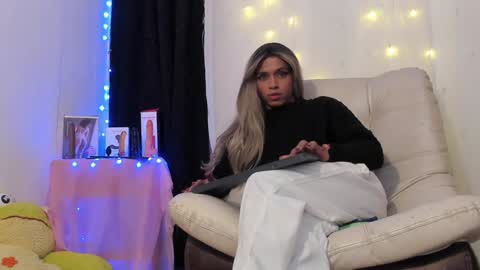 Nicolle online show from January 2025 02:25:01 AM