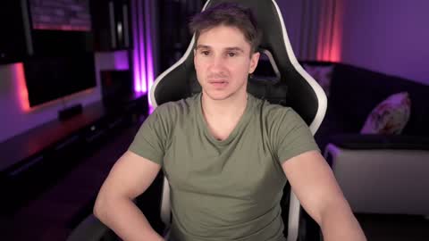 Dorian Reyes online show from January 2025 02:00:02 AM