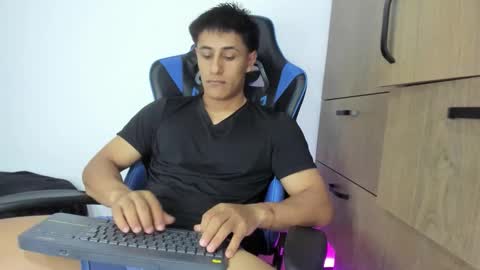 Snapshot of dorman_boy chatting on November 2025 02:44:02 AM dorman_boy online show from November 2025 02:44:02 AM