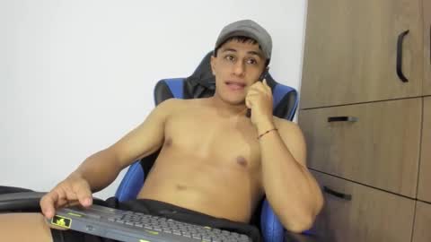 Snapshot of dorman_boy chatting on December 2025 01:44:02 AM dorman_boy online show from December 2025 01:44:02 AM