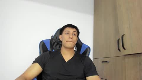 Snapshot of dorman_boy chatting on December 2025 09:10:02 PM dorman_boy online show from December 2025 09:10:02 PM