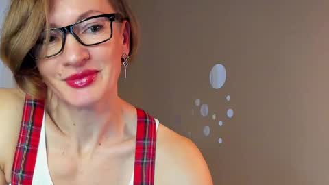 Dorothy Next stream on Monday at 3am-9am online show from February 2025 11:57:02 AM