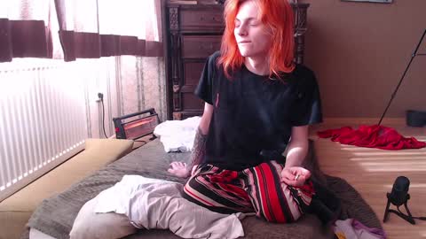 Snapshot of dosbox98 chatting on January 2025 09:35:02 AM stupid ass online show from January 2025 09:35:02 AM