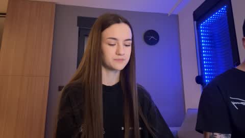 Alice and Mark online show from December 2025 01:13:01 AM