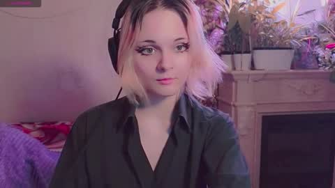 Angie online show from November 2025 11:15:02 PM