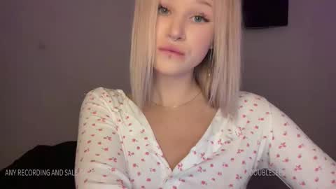 MOLLYYYY dont forget to give me a thumb up online show from January 2025 07:04:01 PM