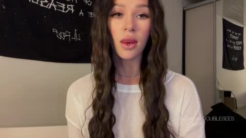 MOLLYYYY dont forget to give me a thumb up online show from February 2026 10:24:01 AM