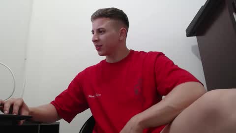 Snapshot of draco_boy2000 chatting on September 2025 09:25:01 PM draco_boy2000 online show from September 2025 09:25:01 PM