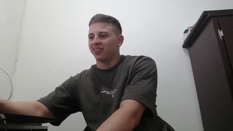 Snapshot of draco_boy2000 chatting on September 2025 09:18:01 PM draco_boy2000 online show from September 2025 09:18:01 PM