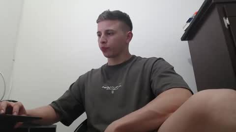 Snapshot of draco_boy2000 chatting on October 2025 09:21:01 PM draco_boy2000 online show from October 2025 09:21:01 PM