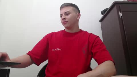 Snapshot of draco_boy2000 chatting on October 2025 09:23:01 PM draco_boy2000 online show from October 2025 09:23:01 PM