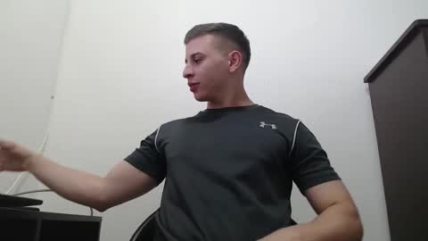 Snapshot of draco_boy2000 chatting on October 2025 09:15:01 PM draco_boy2000 online show from October 2025 09:15:01 PM