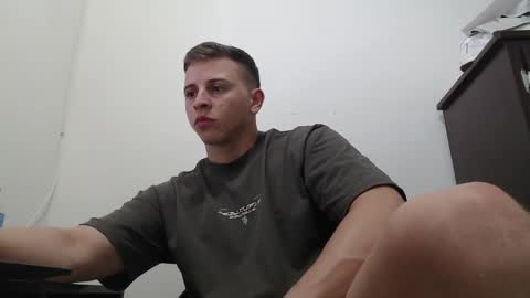 Snapshot of draco_boy2000 chatting on October 2025 09:06:01 PM draco_boy2000 online show from October 2025 09:06:01 PM