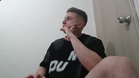 Snapshot of draco_boy2000 chatting on November 2025 09:35:02 PM draco_boy2000 online show from November 2025 09:35:02 PM