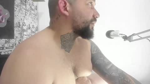 Snapshot of drake_white1 chatting on December 2025 03:48:01 AM drake whitee Independent Model online show from December 2025 03:48:01 AM