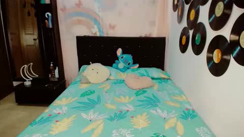 Snapshot of dream__girls69944 chatting on December 2025 06:50:01 AM sharon online show from December 2025 06:50:01 AM