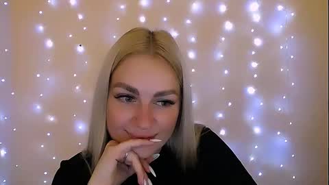 dream_dolly_ online show from October 2025 12:02:02 PM