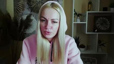 dream_dolly_ online show from October 2025 01:01:01 PM