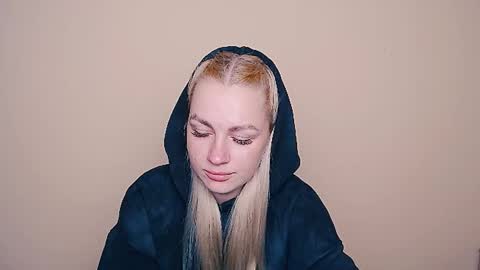 dream_dolly_ online show from October 2025 12:27:01 PM