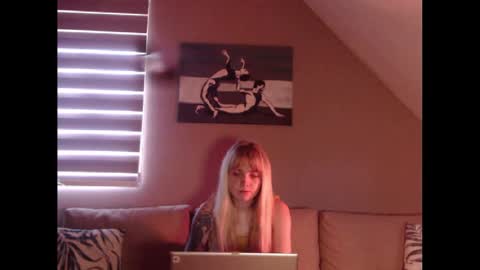 A girl online show from January 2025 08:11:02 AM