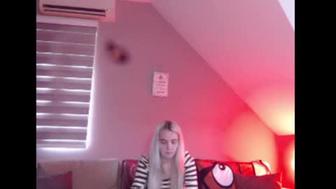 A girl online show from May 2026 07:36:02 AM