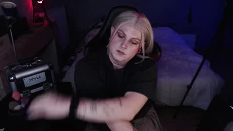 Angel online show from November 2025 10:34:02 PM