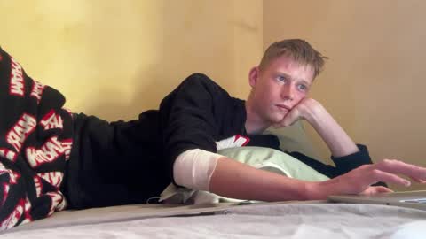 Snapshot of dreamy_devi1 chatting on April 2026 01:51:02 PM dreamy_devi1 online show from April 2026 01:51:02 PM